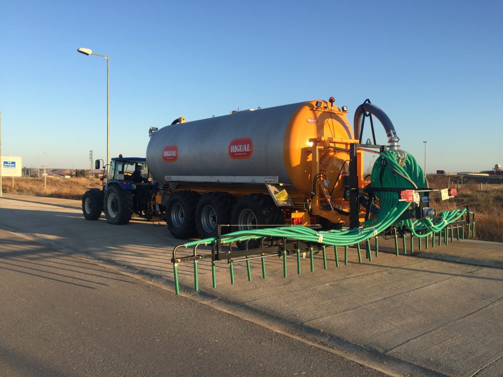 Aplicadores de purín cisternas arrastradas por tractor