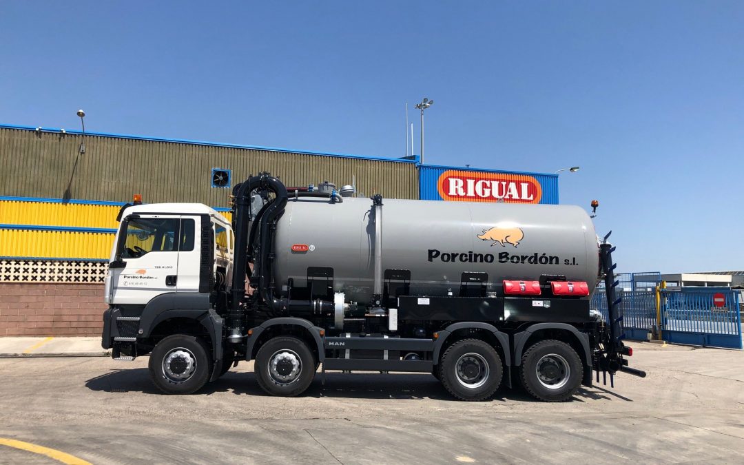 Truck mounted slurry tankers with spreading equipment