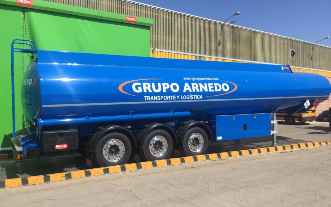 Autoportante Rigual de 40.000 litros con equipo de trasiego