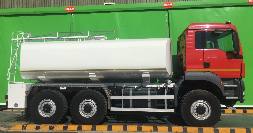Cisterna Rigual de 16.000 litros sobre camión 6x6