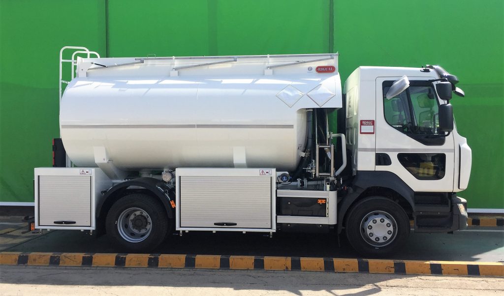 Camión de reparto de carburantes Rigual de 11.000 litros