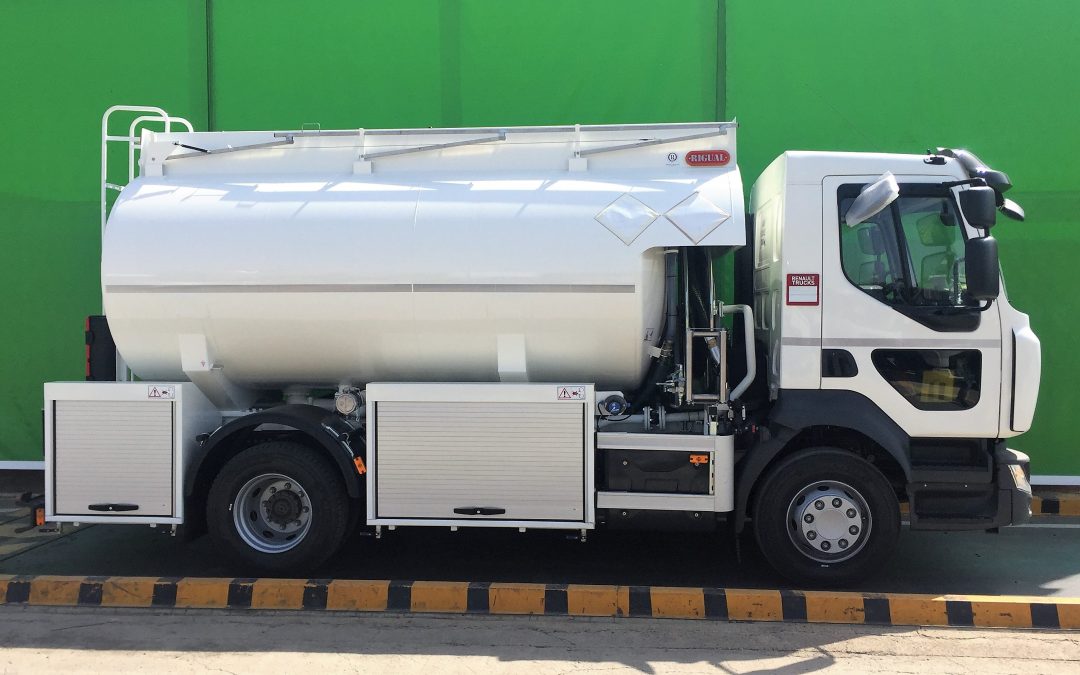 Camión de reparto de carburantes Rigual de 11.000 litros