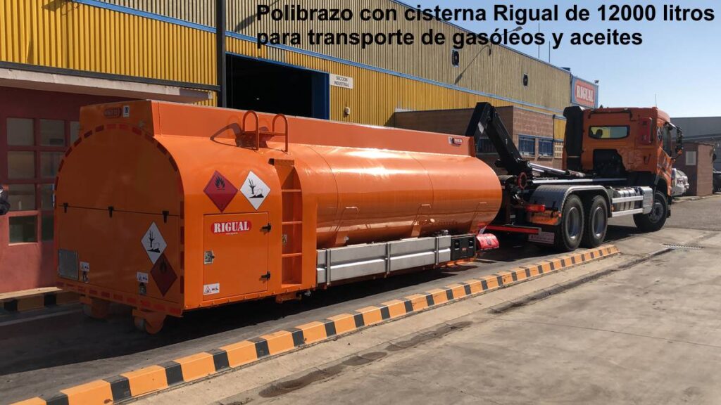 Polibrazo con cisterna Rigual de 12000 litros para transporte de gasóleos y aceites