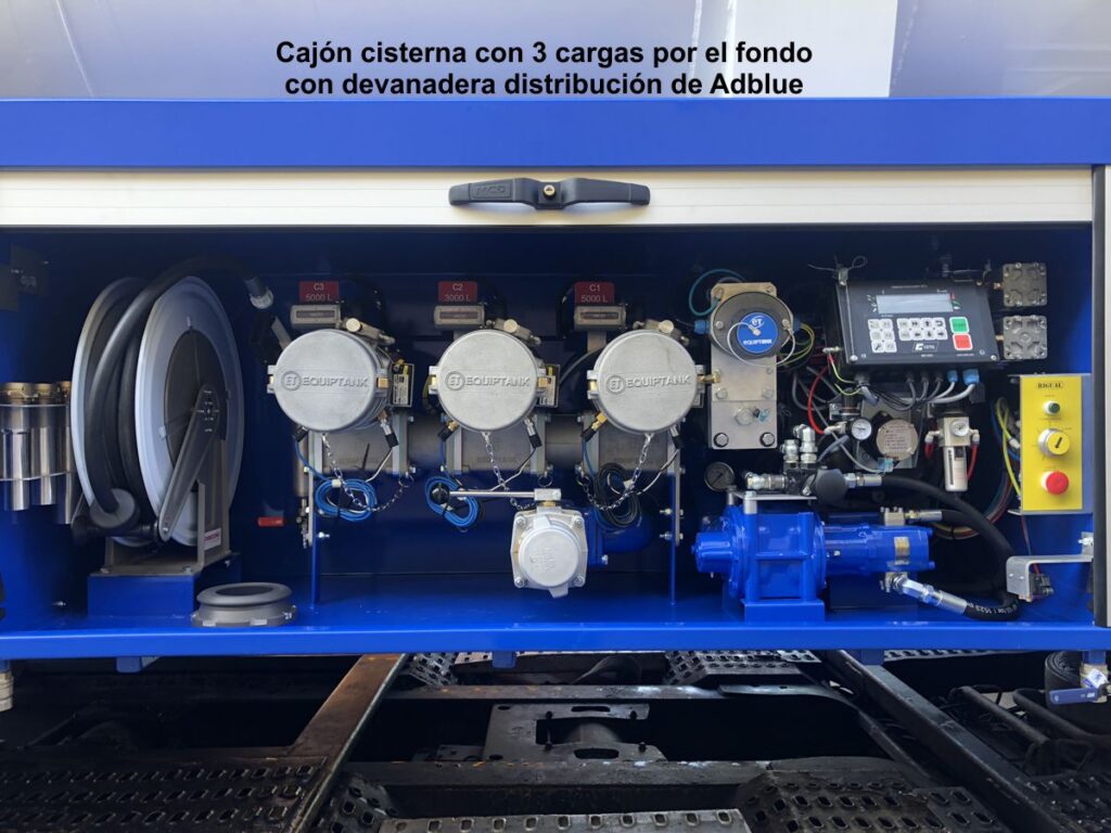 Cajón cisterna con 3 cargas por el fondo con devanadera de Adblue