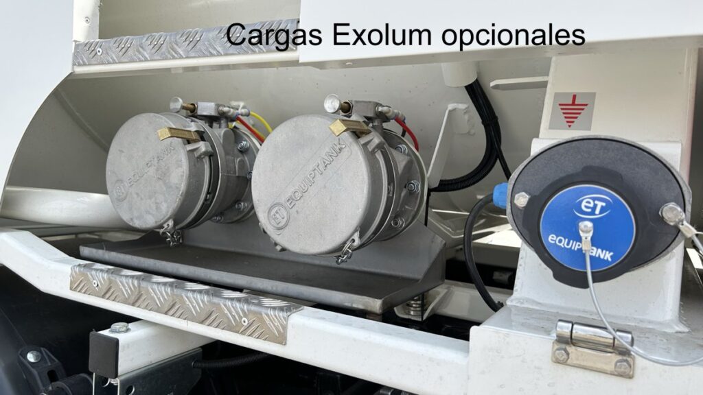 Cargas Exolum en cisterna Rigual 3000 litros para carburante sobre chasis Fuso