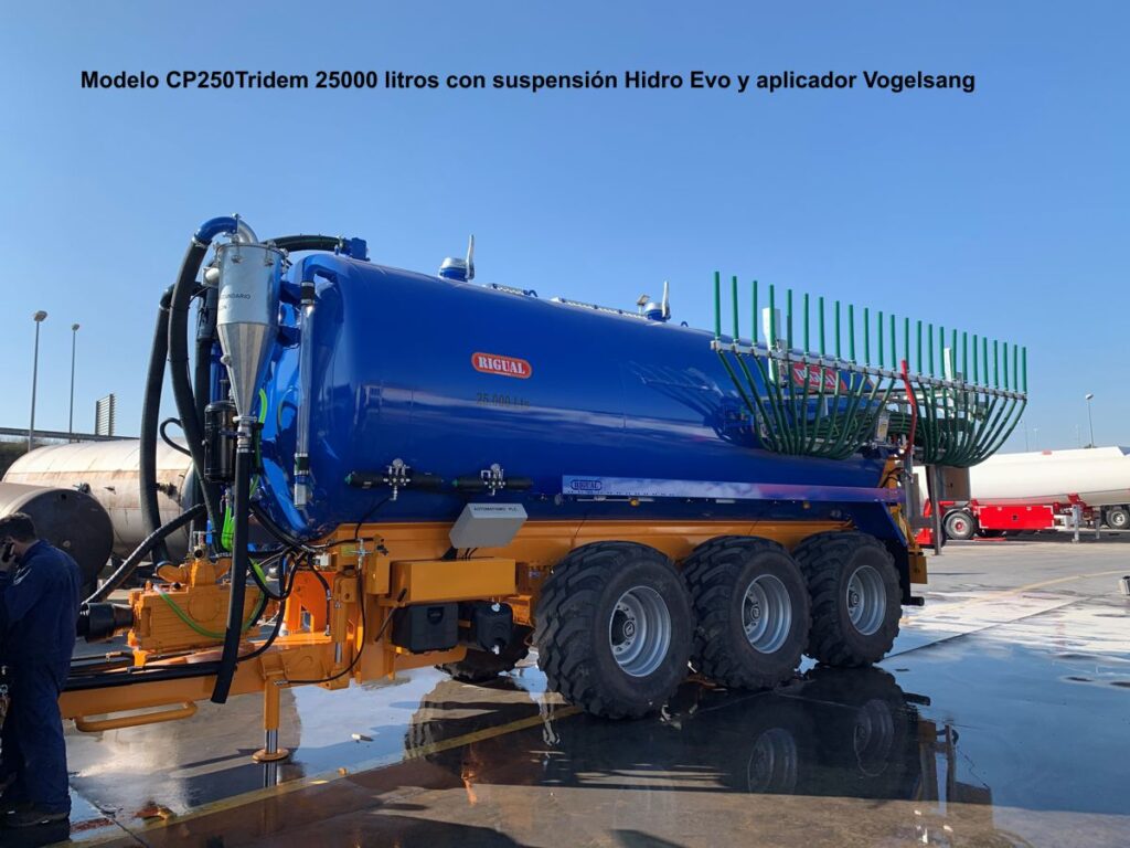Cisterna Rigual modelo CP250 Tridem 25000 litros con suspensión Hidro Evo y aplicador Vogelsang