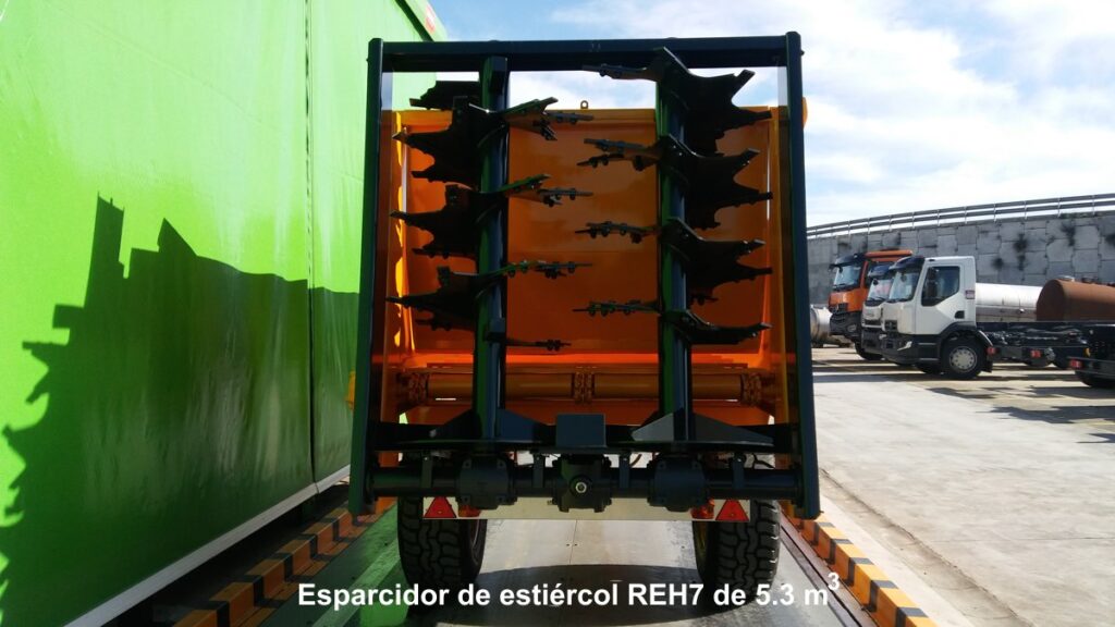 Remolque rigual esparcidor de estiércol rigual modelo REH7 de 5.3 m