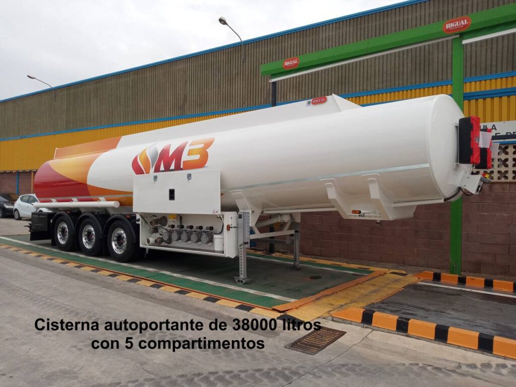 Cisterna Rigual autoportante de 38000 litros con cargas por el fondo exolum grupo M3