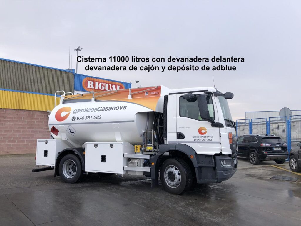 Cisterna Rigual de 11000 litros con devanadera delantera, devanadera de cajón y depósito de adblue