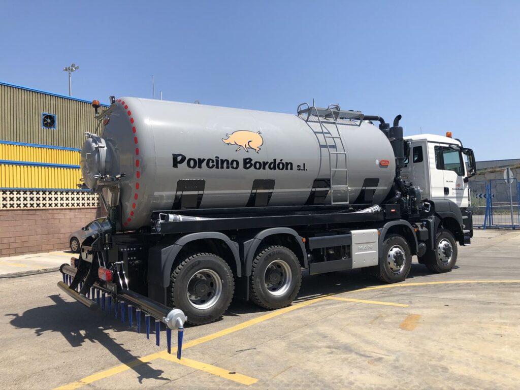 Truck mounted slurry tankers with spreading equipment