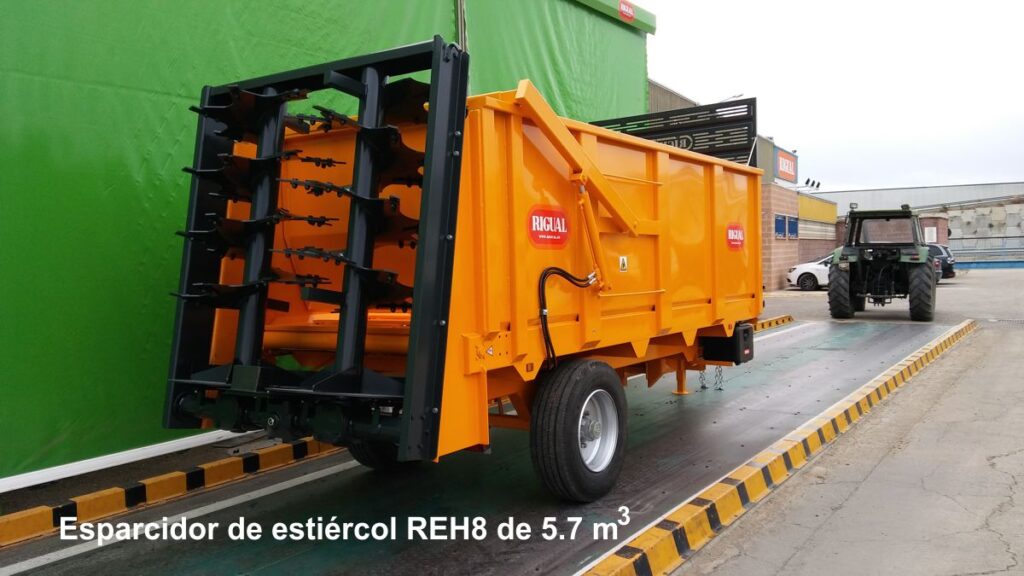 Remolque esparcidor de estiércol rigual modelo REH8 de 5.7 m