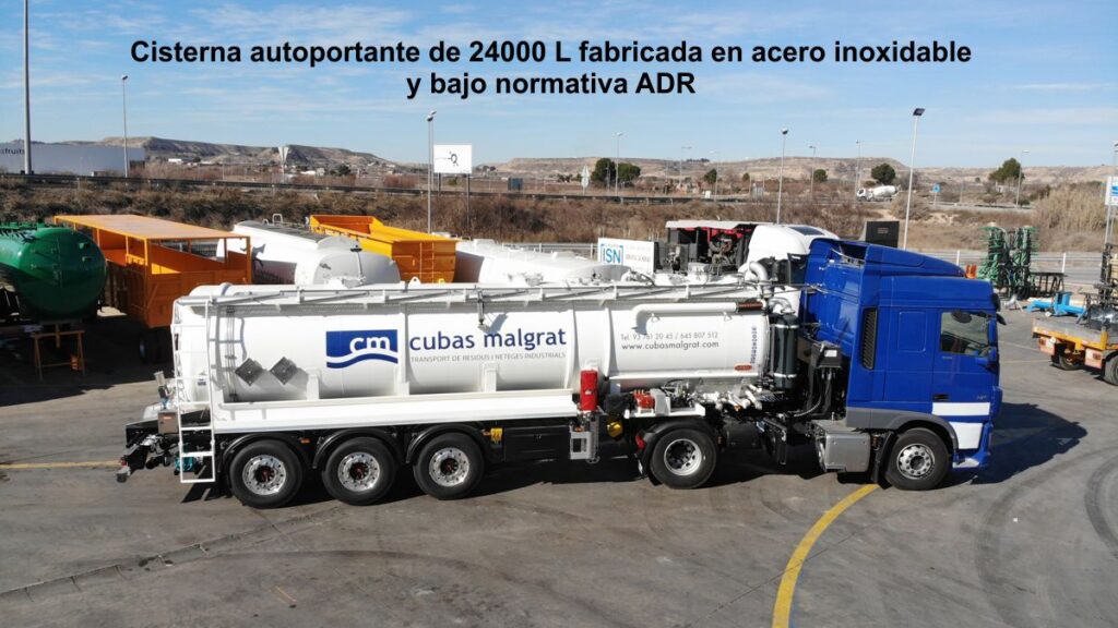 Cisterna autoportante de 24000 l fabricada en inoxidable y ADR