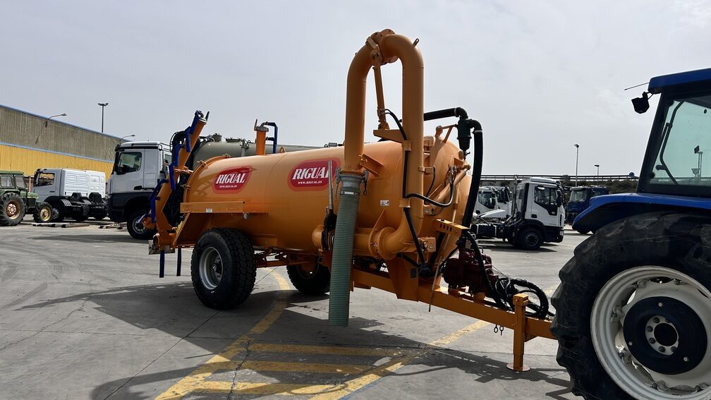 Cisterna rigual 8000 litros con aplicador ECO 6/20, brazo de carga y conductímetro