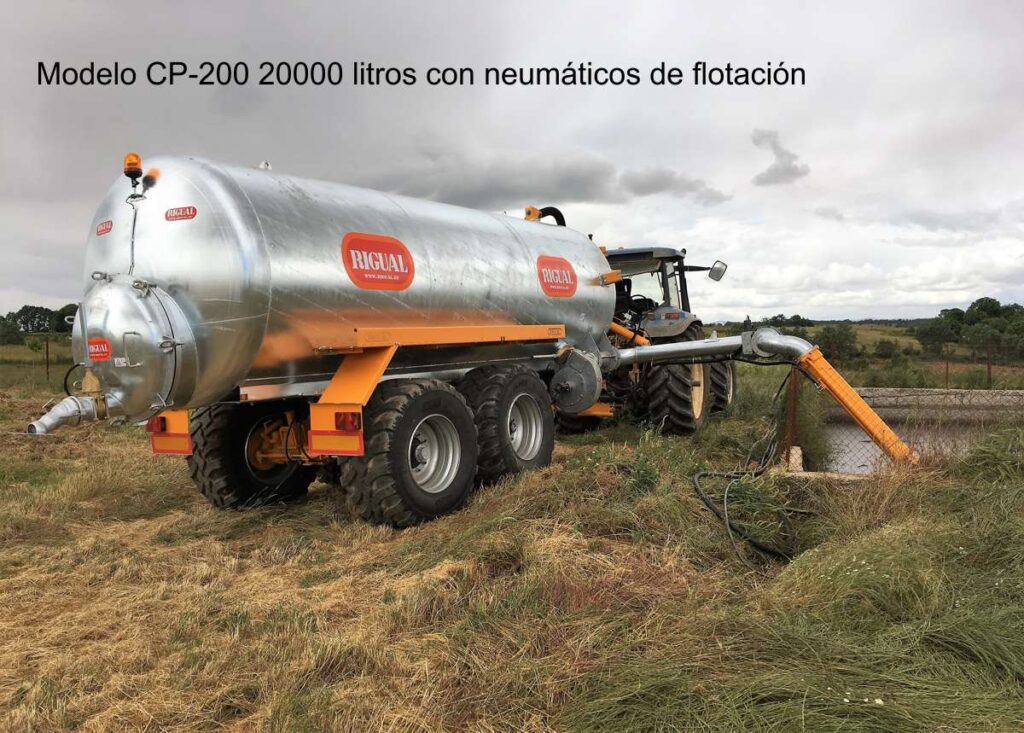 Modelo CP-200 20000 litros con neumáticos de flotación