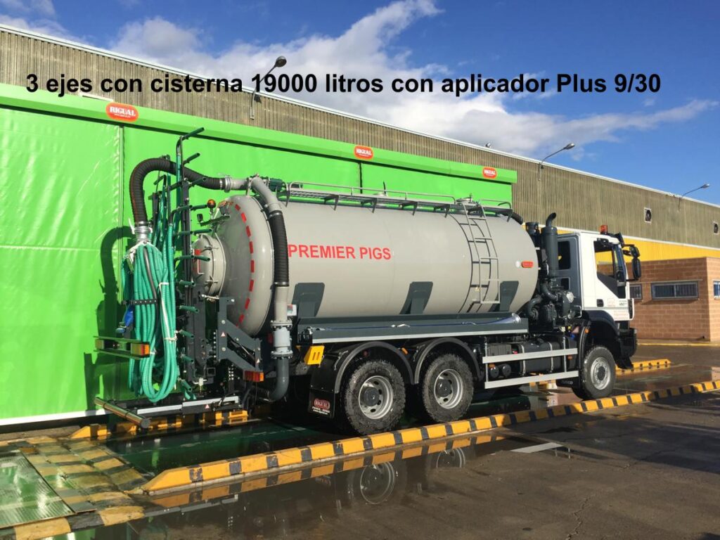 Chasis de 3 ejes con cisterna rigual para transporte y distribución de purín con aplicador plus 9/30