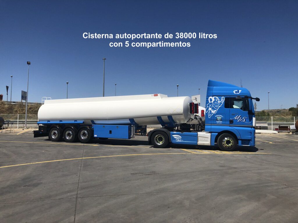 Conjunto de cisterna autoportante Rigual con tractora