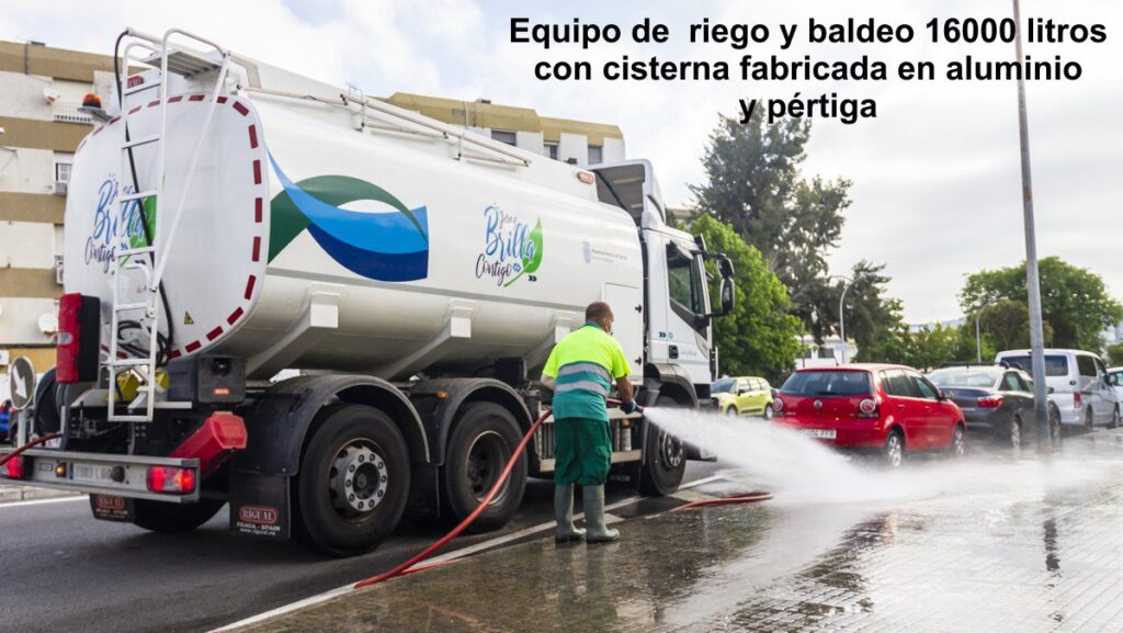 Camión de riego y baldeo con cisterna Rigual de 16000 litros