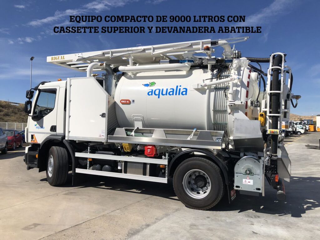 Equipo compacto de 9000 litros con cassette superior y devanadera abatible