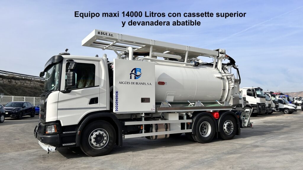 Equipo maxi 14000 litros con devanadera abatible y cassette superior