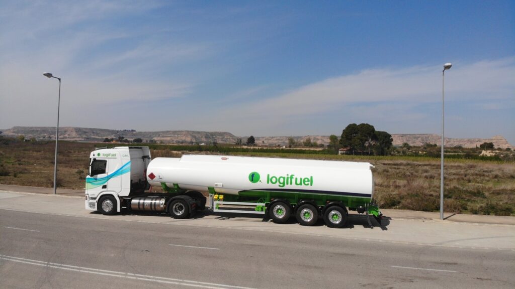 Cisterna autoportante Rigual de 38000 litros y 4 compartimentos Logifuel