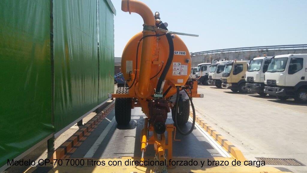 Modelo CP-70 7000 litros con direccional forzado y brazo de carga