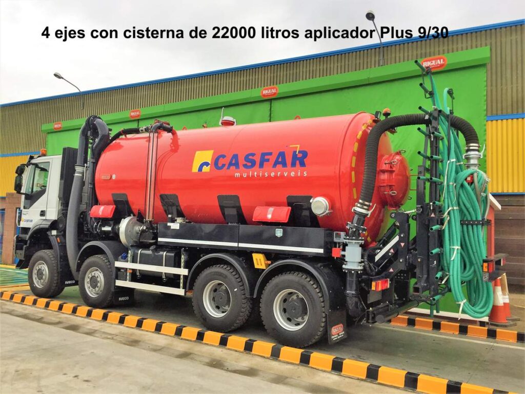 4 ejes con cisterna de 22000 litros aplicador Plus 9/30