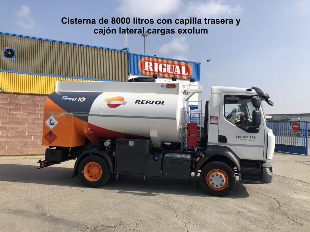 Cisterna rigual para carburante de 8000 litros sobre chasis con capilla trasera