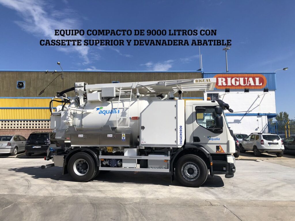 Equipo compacto de 9000 litros con cassette superior y devanadera abatible