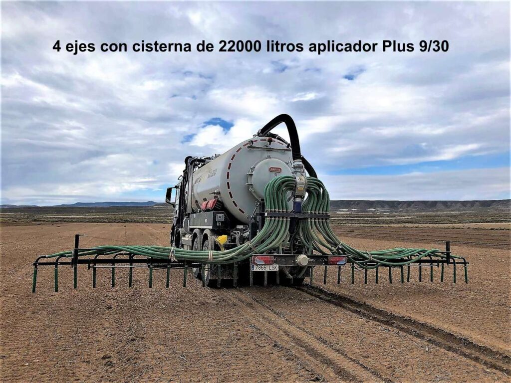 Camión de 4 ejes con cisterna Rigual 22000 litros y aplicador plus 9/30