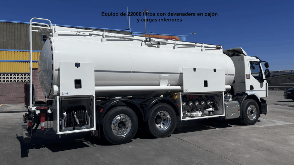 equipo de 22.000 litros con devanadera en cajón y cargas inferiores