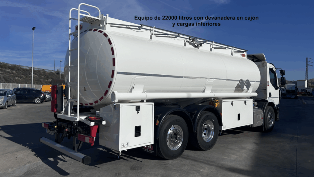equipo de cisterna de 22.000 litros con devanadera en cajón y cargas inferiores