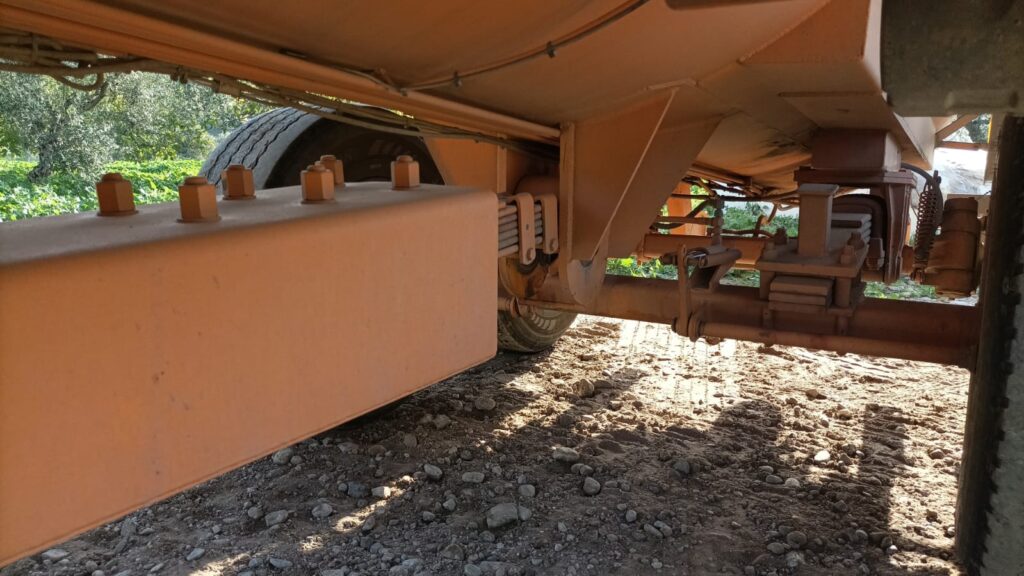 parte inferior de un remolque o maquinaria pesada