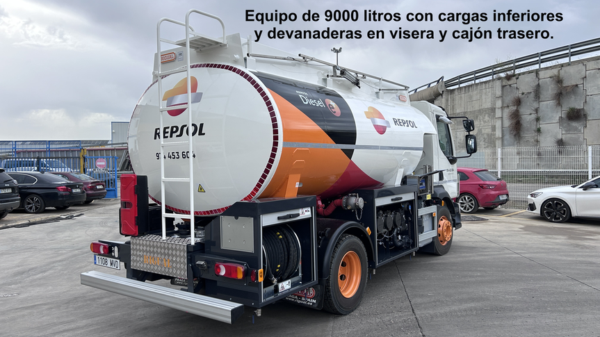 camión cisterna de Repsol diseñado para el transporte y suministro de combustible