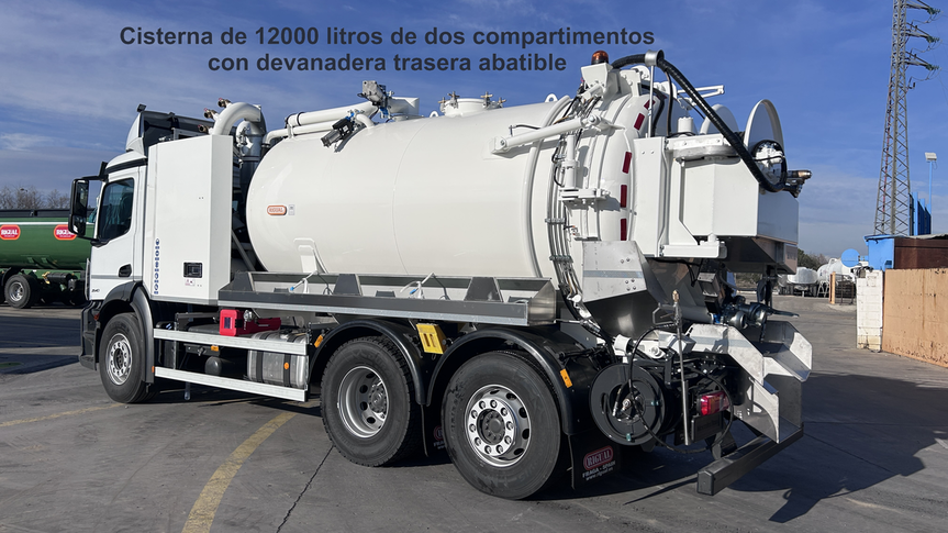 cisterna de 12.000 litros de dos compartimentos con devanadera trasera abatible