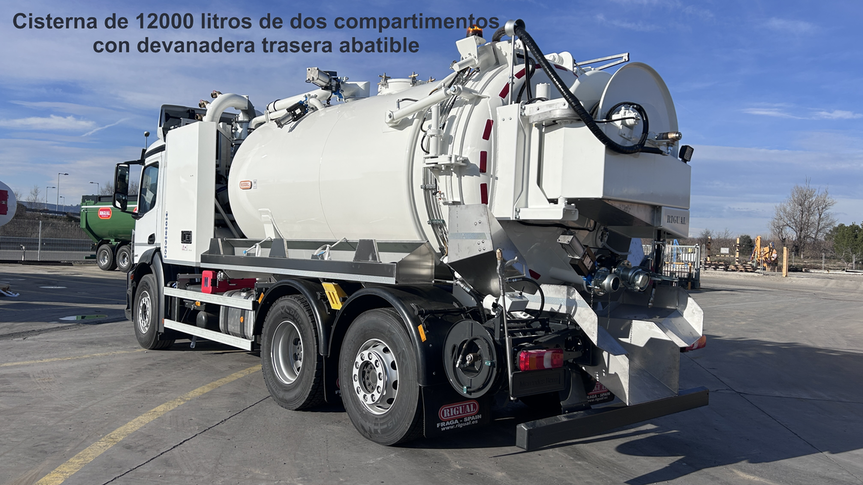 vehículo especializado utilizado para labores de saneamiento y limpieza de alcantarillado y fosas sépticas
